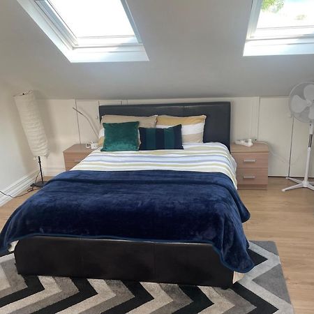 Beautiful Loft With En-Suit In A Family House, London Ngoại thất bức ảnh
