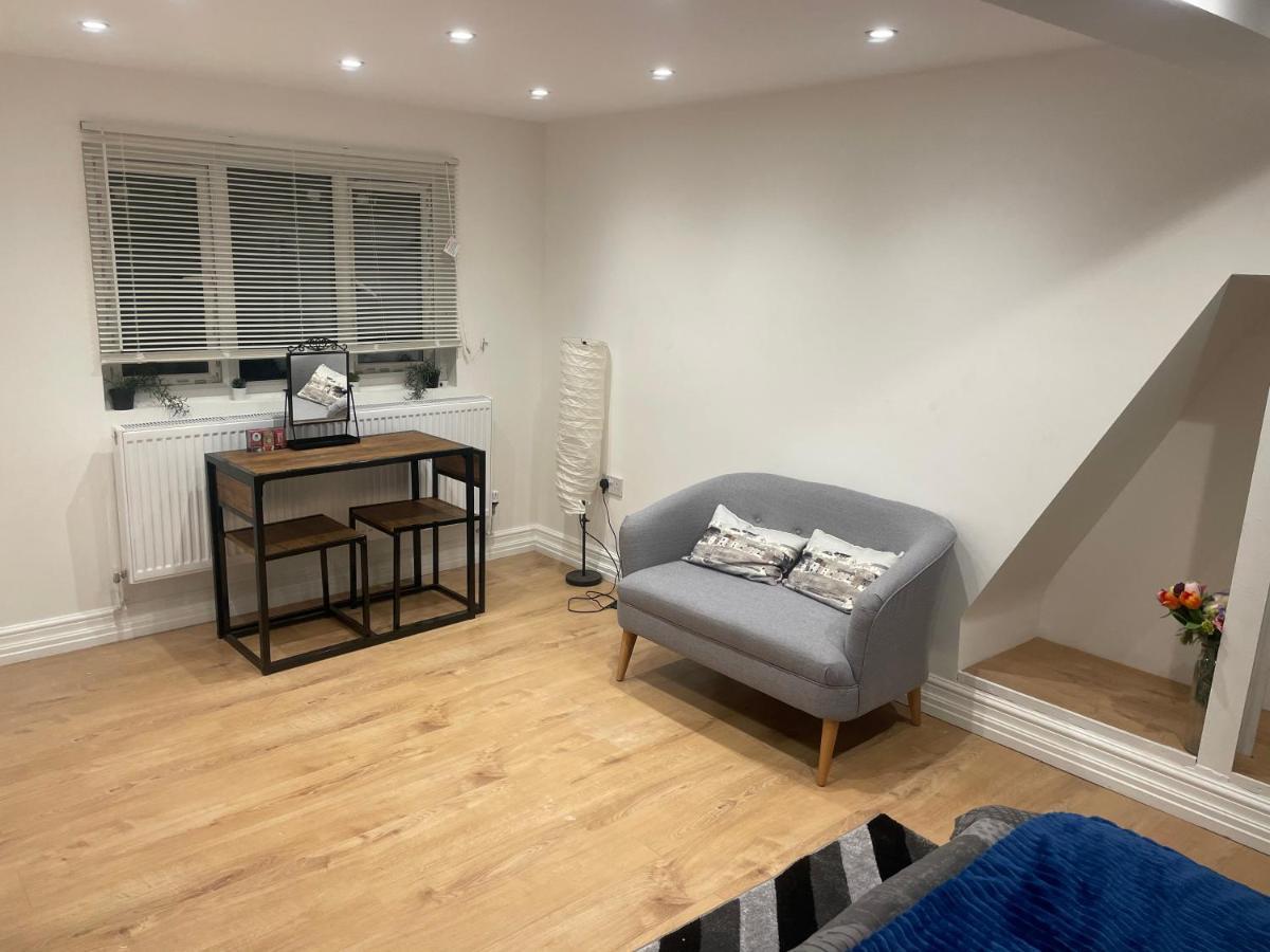 Beautiful Loft With En-Suit In A Family House, London Ngoại thất bức ảnh