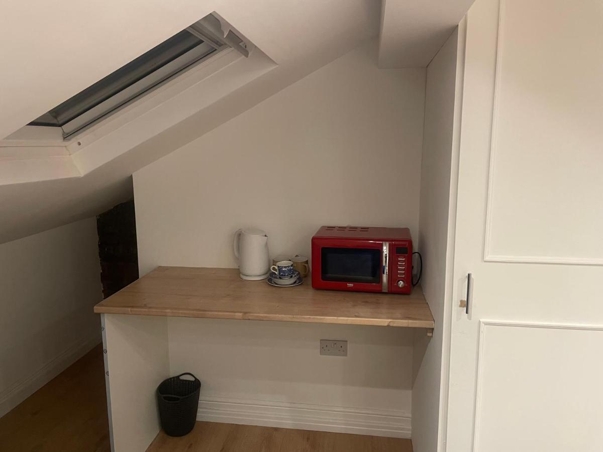 Beautiful Loft With En-Suit In A Family House, London Ngoại thất bức ảnh