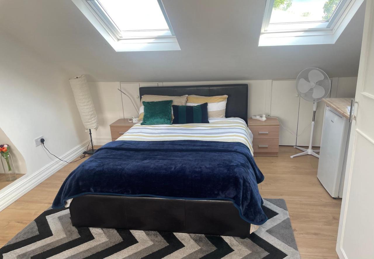 Beautiful Loft With En-Suit In A Family House, London Ngoại thất bức ảnh